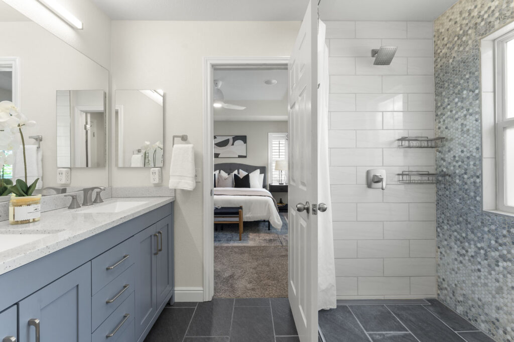 Modern Bathroom in A luxury Home